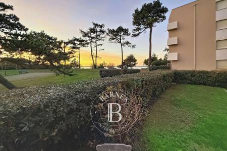 APPARTEMENT DE 51 M² EN PREMIÈRE LIGNE, VUE BASSIN, SITUÉ AU MOULLEAU