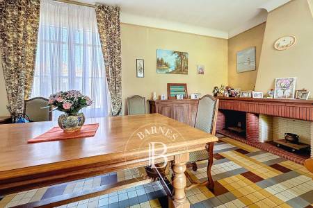 Salon et cuisine dans appartement secondaire – immobilier de luxe