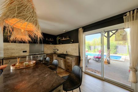 VILLA DE 8 PIÈCES A VENDRE GUJAN MESTRAS