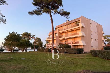 APPARTEMENT DE 51 M² EN PREMIÈRE LIGNE, VUE BASSIN, SITUÉ AU MOULLEAU
