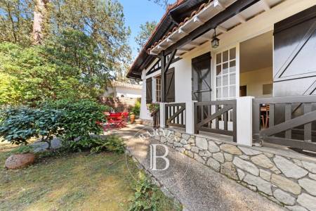 VILLA BASCO-LANDAISE DE CARACTÈRE AU CERCLE DE VOILE AU PYLA-SUR-MER