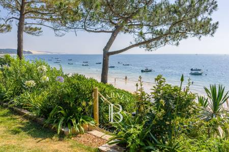 SPLENDIDE VILLA SITUÉE EN PREMIÈRE LIGNE AU PYLA-SUR-MER