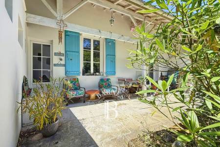 VILLA AVEC DEUX MAISONS À RÉNOVER DANS LA VILLE D’HIVER À ARCACHON