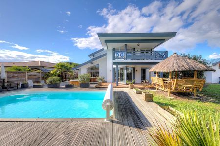 BELLE ET SPACIEUSE VILLA D'ARCHITECTE A VENDRE QUARTIER RÉSIDENTIEL DE GUJAN MESTRAS