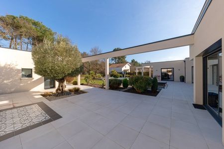 JOLIE VILLA D'ARCHITECTE SUR 2000 M2 de terrain à vendre gujan