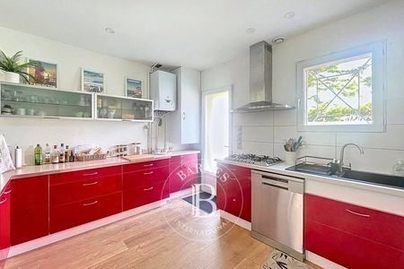Deux chambres supplémentaires et espace de jeux à l’étage