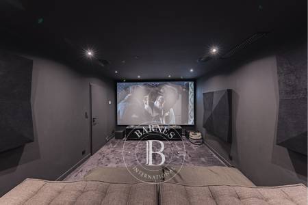 SPLENDIDE VILLA SITUÉE EN PREMIÈRE LIGNE AU PYLA-SUR-MER