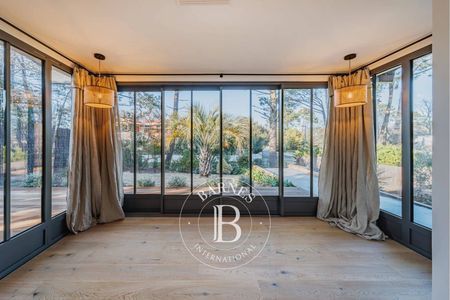 Villa élégante et lumineuse en location saisonnière sur le Bassin d’Arcachon