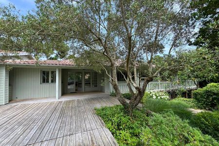 VILLA D’EXCEPTION SITUÉE AU CENTRE DU CAP FERRET