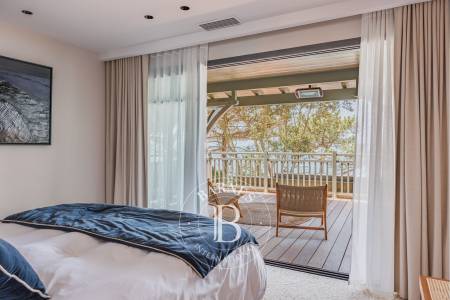 SPLENDIDE VILLA SITUÉE EN PREMIÈRE LIGNE AU PYLA-SUR-MER