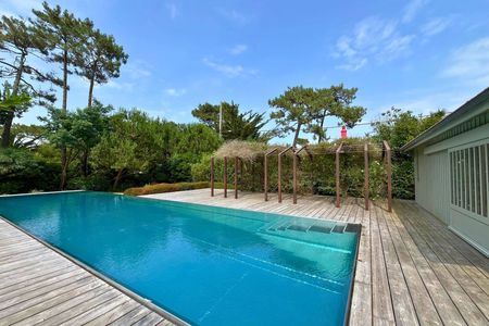 VILLA D’EXCEPTION SITUÉE AU CENTRE DU CAP FERRET