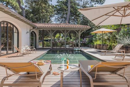 SPLENDIDE VILLA SITUÉE EN PREMIÈRE LIGNE AU PYLA-SUR-MER