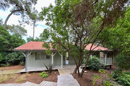 VILLA D’EXCEPTION SITUÉE AU CENTRE DU CAP FERRET