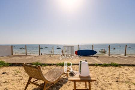 SPLENDIDE VILLA SITUÉE EN PREMIÈRE LIGNE AU PYLA-SUR-MER
