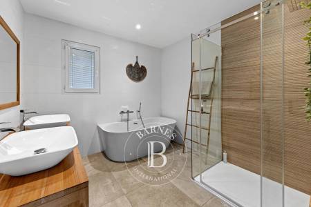 cuisine d’été et boulodrome villa pyla-sur-mer immobilier de prestige