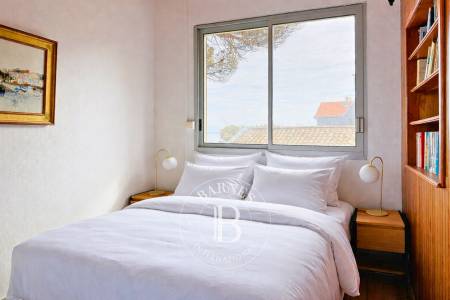 APPARTEMENT EN FRONT DE MER AVEC VUE SUR LE BASSIN, 2 CHAMBRES ET DEUX PARKINGS À ARCACHON