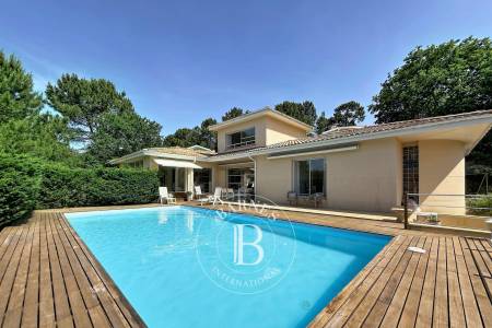 MAISON D’ARCHITECTE AVEC PISCINE À PROXIMITÉ DE LA DUNE DU PILAT