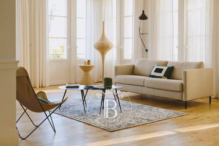 4. Salon lumineux avec mobilier de designers et vue sur le Bassin d’Arcachon