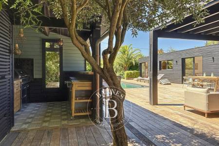 EXCLUSIVITÉ - VILLA EN BOIS RÉNOVÉE AVEC PISCINE ET VUE PHARE AU CAP FERRET