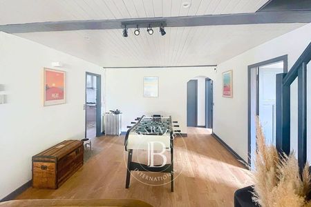 Quatre chambres et une salle d’eau au rez-de-chaussée