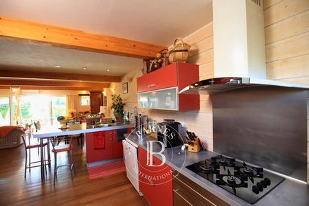 EXCLUSIVITÉ - VILLA AVEC PISCINE AU PORT DE LA TESTE, 4 CHAMBRES