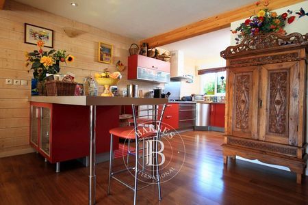 EXCLUSIVITÉ - VILLA AVEC PISCINE AU PORT DE LA TESTE, 4 CHAMBRES