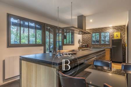 cuisine ouverte avec îlot villa petit piquey immobilier de prestige