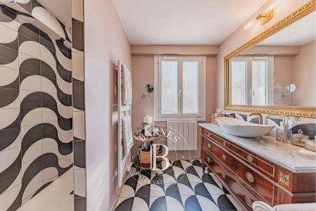 Suite parentale avec dressing et salle d’eau – immobilier de luxe