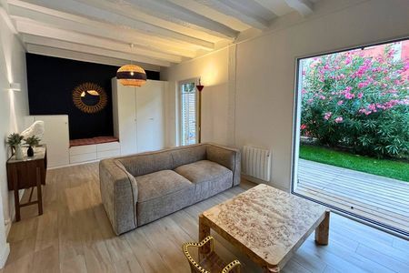 MAGNIFIQUE VILLA DE 7 PIÈCES, ENTIÈREMENT RÉNOVÉE, AU COEUR D’ARCACHON