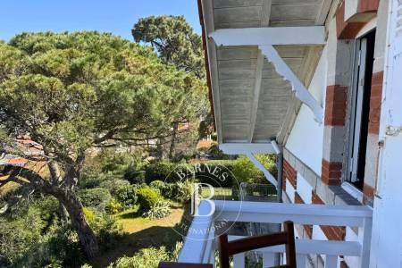 APPARTEMENT DE CHARME SOUS LES TOITS AVEC VUE PANORAMIQUE SUR LE BASSIN EN VILLE D’HIVER À ARCACHON