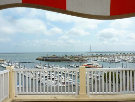 Cet appartement à vendre offre une superbe vue mer et Port de Plaisance d'Arcachon 33120