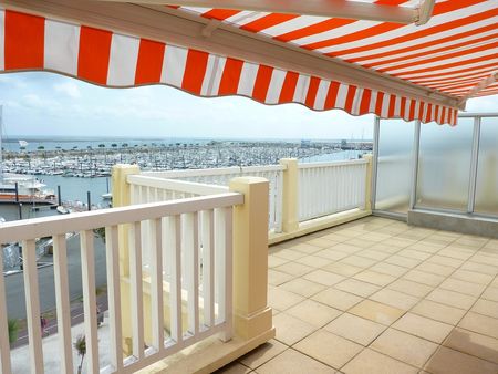 Bel appartement à vendre avec terrasse de 27 m2 vue mer et Port de Plaisance ARCACHON 33120