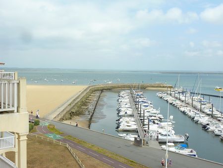 Très bel appartement à vendre dans résidence très recherchée : vue mer et terrasse donnant sur le Port d'Arcachon