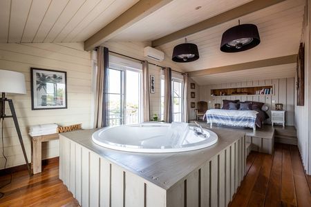 SUPERBE VILLA EN BOIS ESPRIT BASSIN 5 CHAMBRES A VENDRE LA TESTE SUR LE PORT