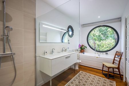 JOLIE VILLA CONTEMPORAINE DE 6 PIÈCES JACUZZI ET PISCINE