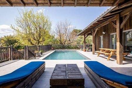 A VENDRE QUARTIER RÉSIDENTIEL DE GUJAN SUPERBE VILLA EN BOIS