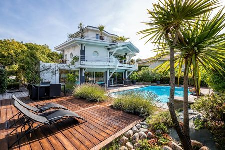 BELLE VILLA AVNEDRE AU PORT DE LANTON