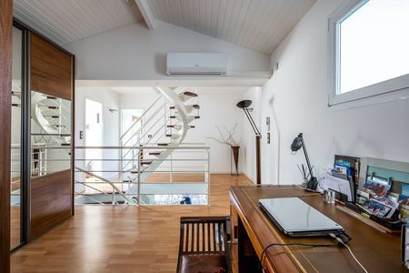 SUPERBE VILLA AVEC PICINE ET VUE SUR LE BASSIN D'ARCACHON A VENDRE LANTON