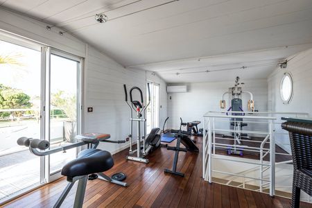 A VENDRE LANTON VUE SUR LE BASSIN D'ARCACHON VILLA AVEC SALLE DE SPORT