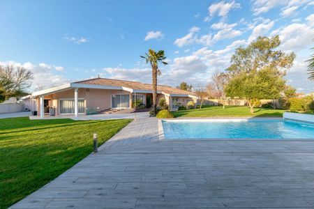 VILLA DE PLAIN PIED AVEC PISCINE A VENDRE CAZAUX LA TESTE DE BUCH