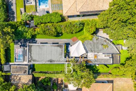 VILLA RÉNOVÉE AVEC PISCINE ET DÉPENDANCE À QUELQUES MÈTRES DE LA PLAGE AU PYLA-SUR-MER