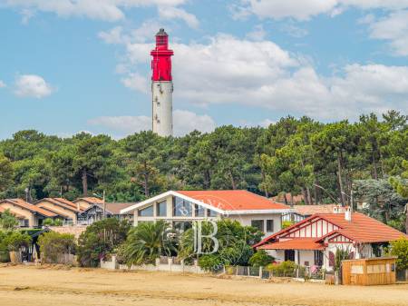 VILLA D’ARCHITECTE EN PREMIÈRE LIGNE AVEC PISCINE INTÉRIEURE – CAP FERRET