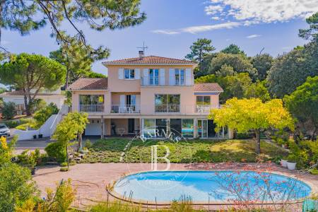 VILLA AU PANORAMA UNIQUE, DANS LE QUARTIER PRESTIGIEUX DE L'EDEN AU PYLA