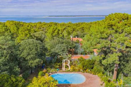VILLA AU PANORAMA UNIQUE, DANS LE QUARTIER PRESTIGIEUX DE L'EDEN AU PYLA