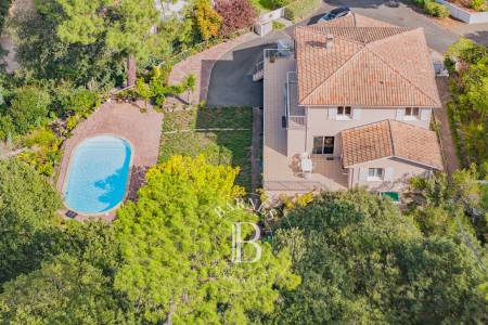 VILLA AU PANORAMA UNIQUE, DANS LE QUARTIER PRESTIGIEUX DE L'EDEN AU PYLA