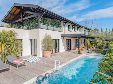 MAISON CONTEMPORAINE AVEC PISCINE, JACUZZI ET PRESTATIONS HAUT DE GAMME À GUJAN-MESTRAS
