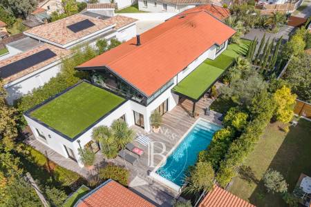MAISON CONTEMPORAINE AVEC PISCINE, JACUZZI ET PRESTATIONS HAUT DE GAMME À GUJAN-MESTRAS
