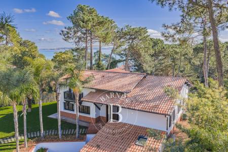 VILLA D’EXCEPTION AVEC VUE SUR LE BASSIN, 6 CHAMBRES ET PISCINE – LA VIGNE, PRESQU’ÎLE DU CAP FERRET