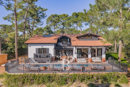 VILLA D’EXCEPTION AVEC VUE SUR LE BASSIN, 6 CHAMBRES ET PISCINE – LA VIGNE, PRESQU’ÎLE DU CAP FERRET