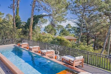 VILLA D’EXCEPTION AVEC VUE SUR LE BASSIN, 6 CHAMBRES ET PISCINE – LA VIGNE, PRESQU’ÎLE DU CAP FERRET